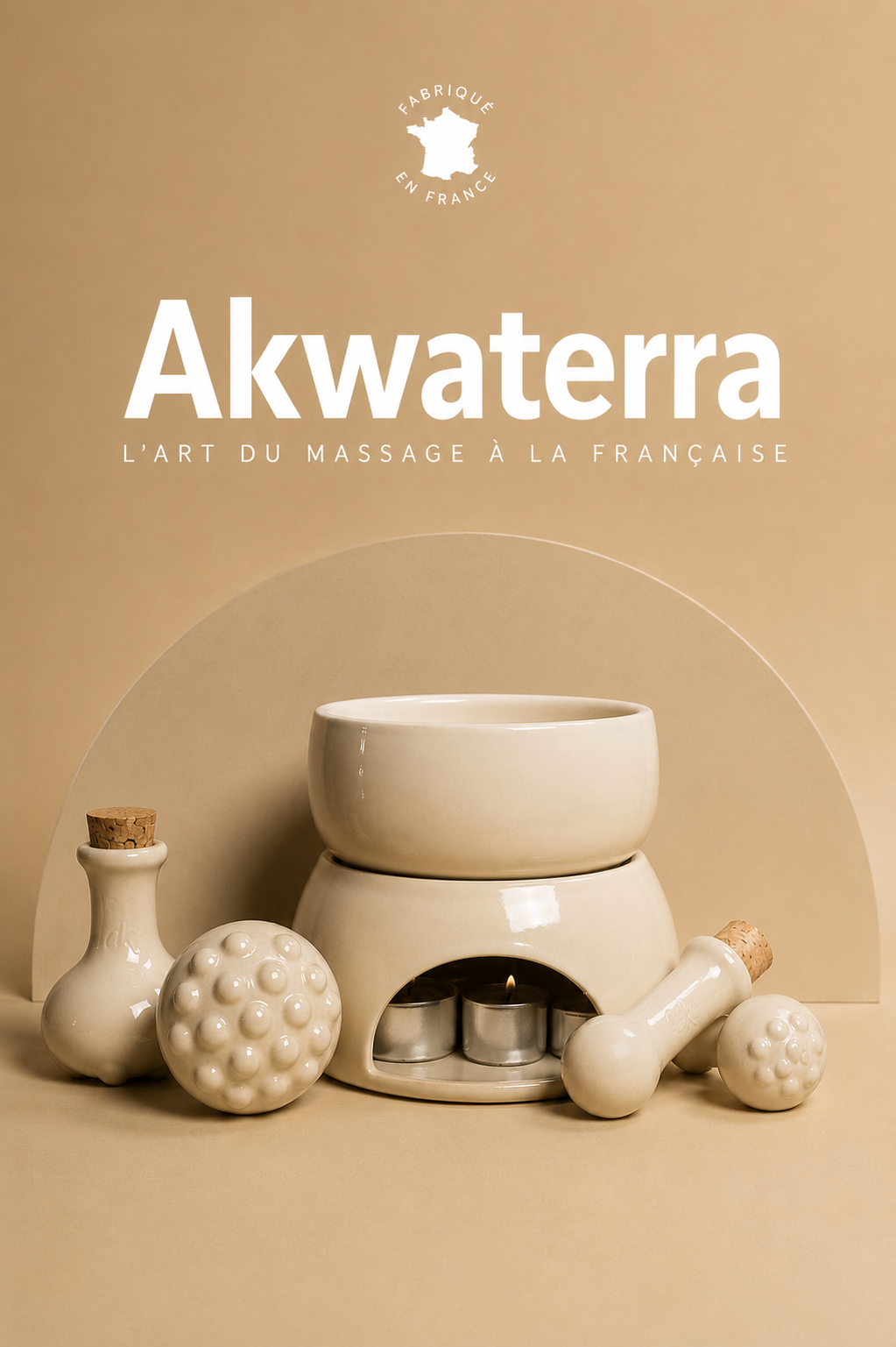 Visuel Akwaterra avec accessoires de massage en céramique et diffuseur de chaleur dans un univers beige minimaliste