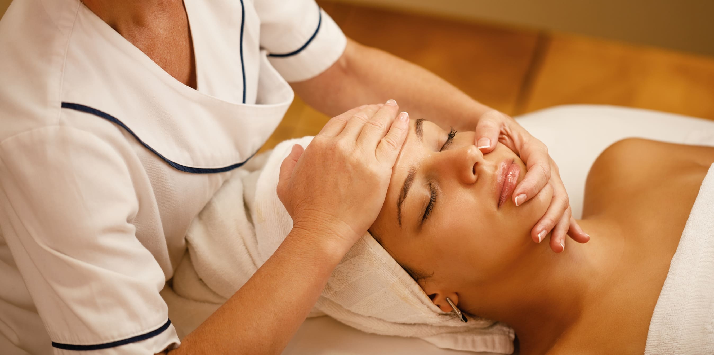 Soin visage professionnel en institut de beauté à La Réunion