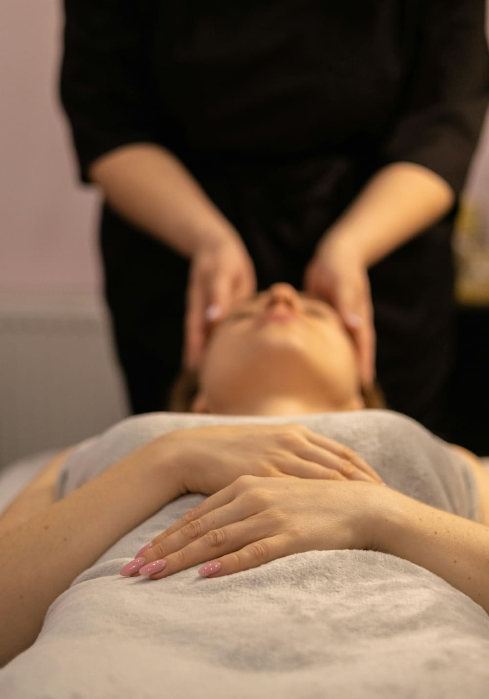 Soin Head Spa professionnel associant massage et accessoires de soin